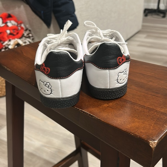 Adidas Gazelle Hello Kitty White and Red Shoes - Picture 4 of 4